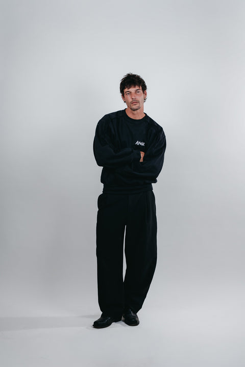 Sudadera negra sin capucha