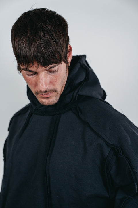 Sudadera negra cortes